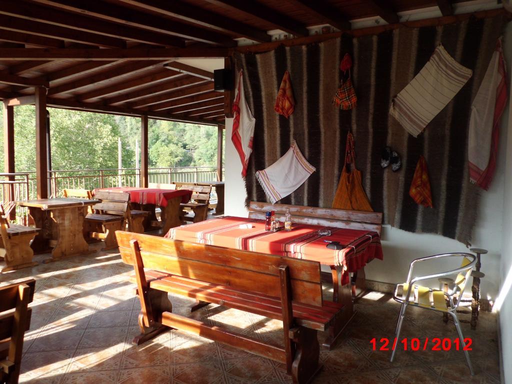 Семеен Хотел Кристал Smolyan Exteriör bild