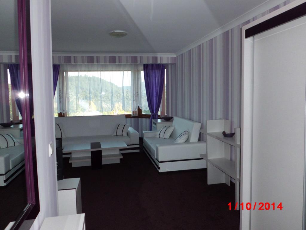 Семеен Хотел Кристал Smolyan Rum bild