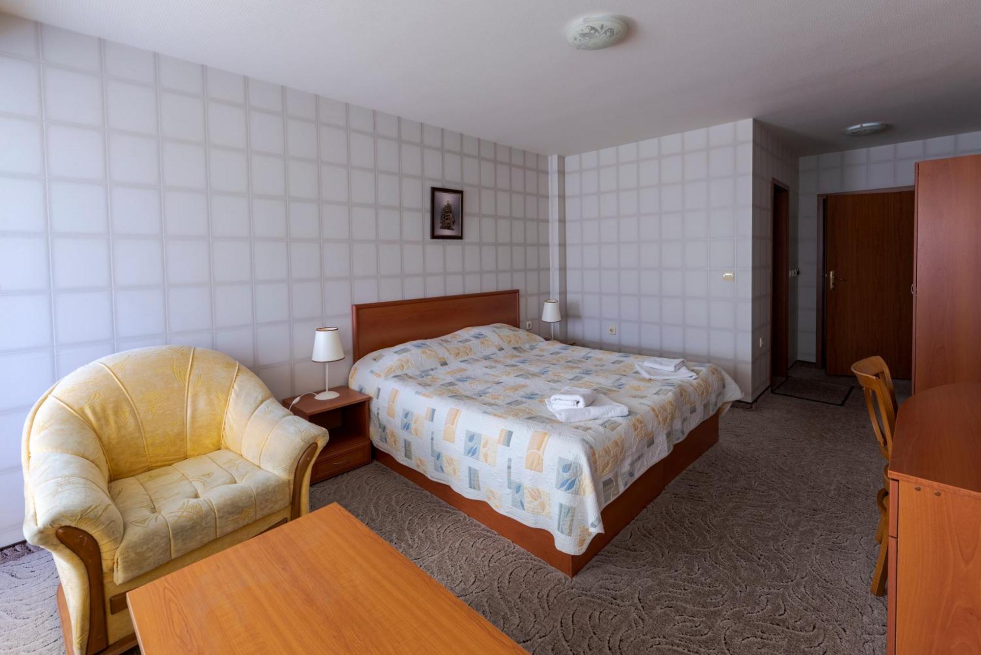 Семеен Хотел Кристал Smolyan Rum bild