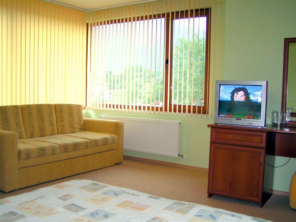 Семеен Хотел Кристал Smolyan Exteriör bild