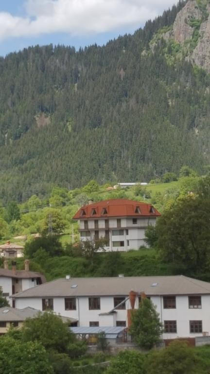 Семеен Хотел Кристал Smolyan Exteriör bild