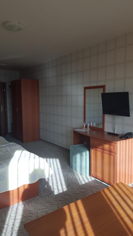 Семеен Хотел Кристал Smolyan Exteriör bild