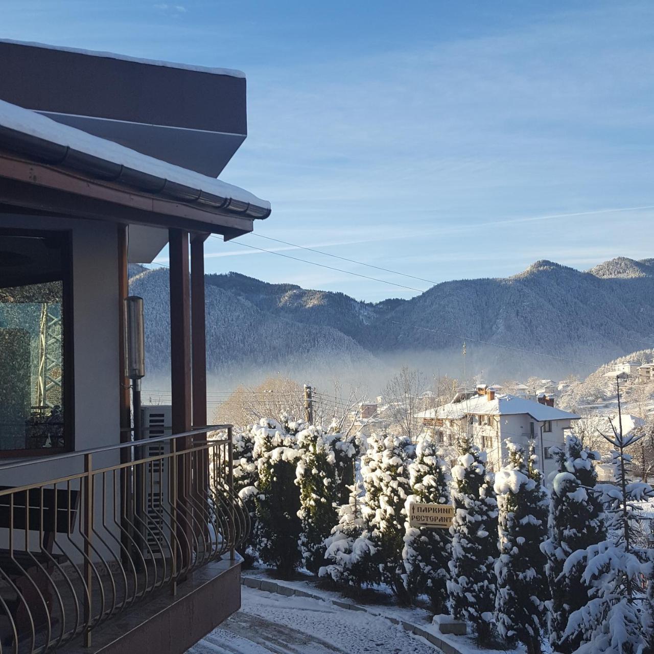 Семеен Хотел Кристал Smolyan Exteriör bild