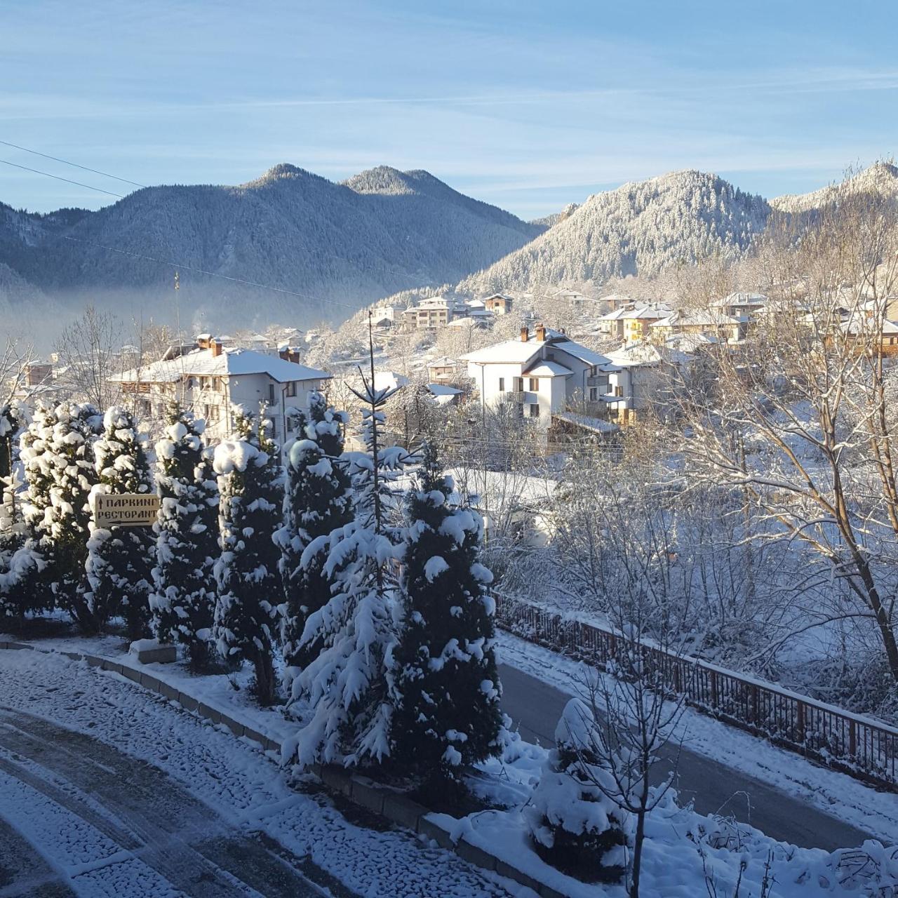 Семеен Хотел Кристал Smolyan Exteriör bild